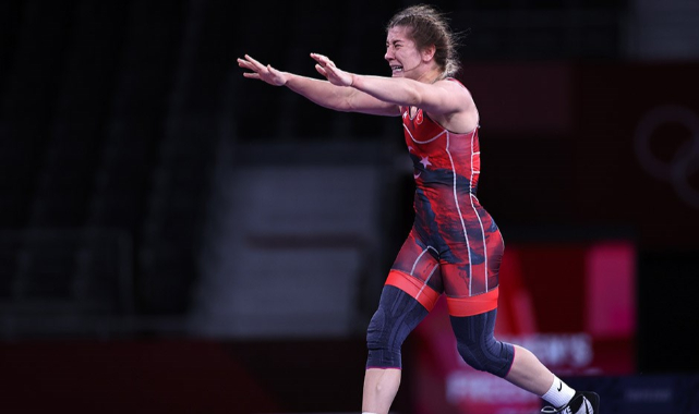 Yasemin Adar'dan tarihi başarı!