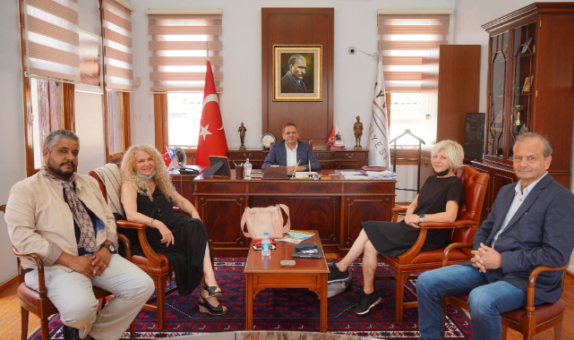 Ayvalık&#039;a Bekir Coşkun Kütüphanesi Açılıyor