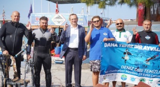 Ayvalık'ta Deniz Dibi Temizliği