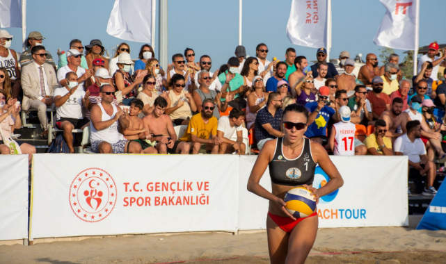 Dikili Plaj Voleybolu Şampiyonası Son Buldu