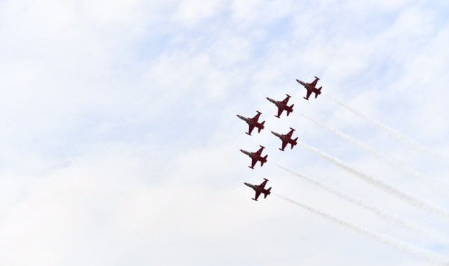 Göklerdeki kurtuluş coşkusu nefes kesti