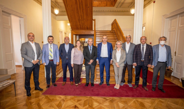 İzmir Sokak Hayvanlarının Yanında