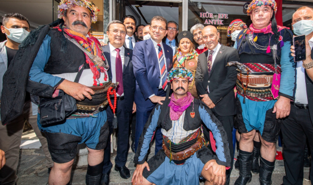 Kemeraltı’nda geleneksel 9 Eylül buluşması: Efeler sahnede