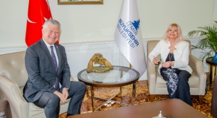 Özuslu: "Sanat Barıştır"