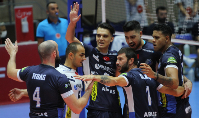 Arkas Spor Efeler Ligi&#039;nde Nefes Aldırtmıyor !