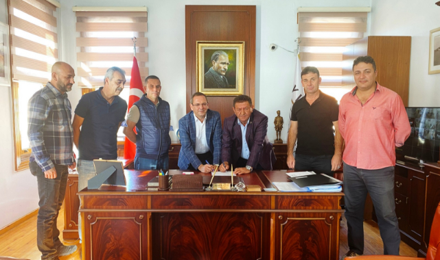 Ayvalık Belediyesi&#039;nde İşçiler Mutlu