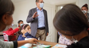 Ayvalık'ta "Resim ve Barış" Temalı Çocuk Resim Sergisi