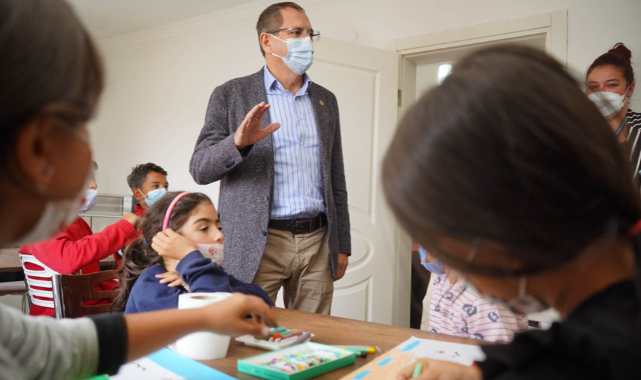 Ayvalık&#039;ta &quot;Resim ve Barış&quot; Temalı Çocuk Resim Sergisi