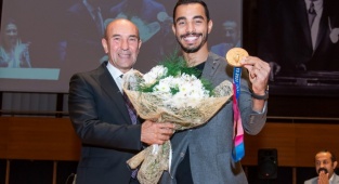 Büyükşehir Meclis'te Şampiyon Sporcularını Ağırladı