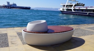 Çeşme' de Yeni Banklar Vatandaşların Onayını Aldı