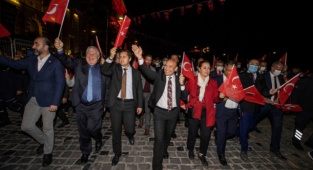 Cumhuriyet'in Kenti İzmir'de Coşkulu Kutlama