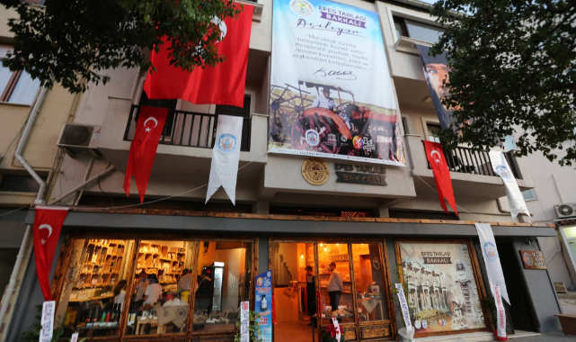 Efes Tarlası Bakkalı 1 Yaşında