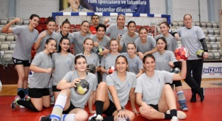 Hentbol 'un İsmi yine İzmir