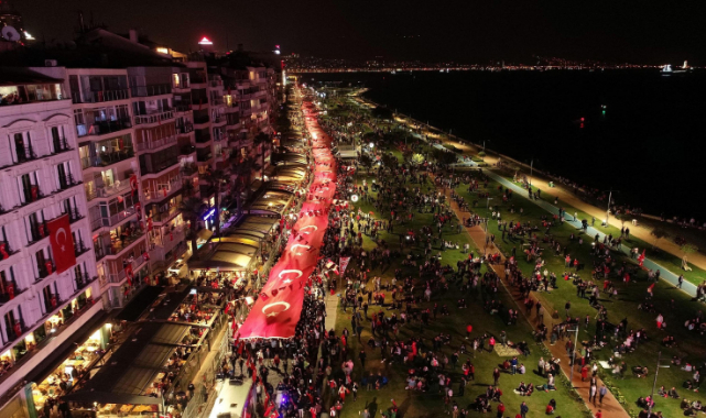 İzmir&#039;de Cumhuriyet Bayramı Rüzgarı