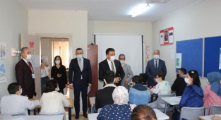 İzmir’de ‘Nerede Kalmıştık’ Eğitim Seferberliği Projesi Kurslarına Yoğun İlgi