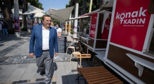 Konak'ta Kadınlar Hem Üretiyor Hem Kazanıyor