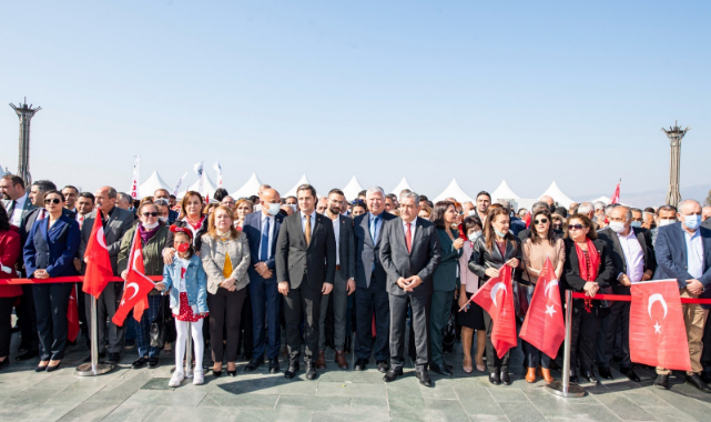 Özuslu: “Biz buradayız, Cumhuriyet&#039;in ışığındayız”