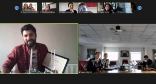 Sevenlerinden Engin Akyürek'e Anlamlı Doğum Günü Hediyesi !