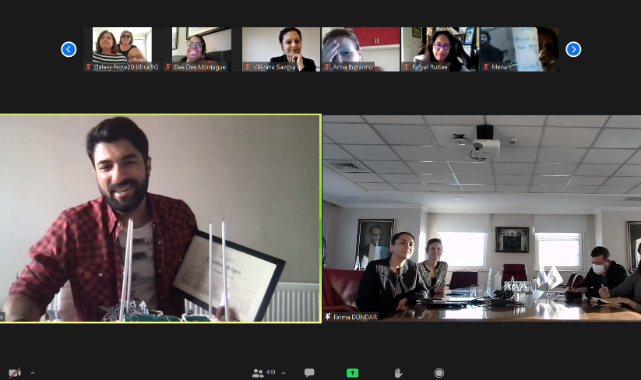 Sevenlerinden Engin Akyürek&#039;e Anlamlı Doğum Günü Hediyesi !