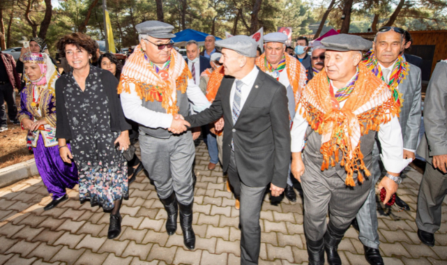 Soyer &quot;Bu meydan diz çökmeyenlerin meydanıdır&quot;