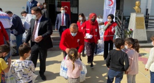 Torbalı Kaymakamlığı ve Kızılay Çocuklar için El Ele