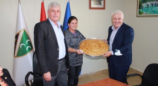 Tuncay Özkan'dan İzmir Bosna Sancak Kültür ve Yardımlaşma Derneği'ne ziyaret