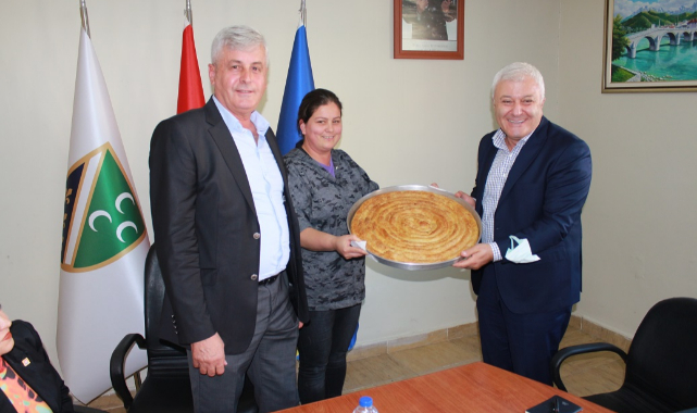 Tuncay Özkan&#039;dan İzmir Bosna Sancak Kültür ve Yardımlaşma Derneği&#039;ne ziyaret