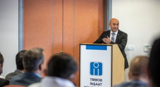 Yerel Yönetimler Okulunda İlk Ders Tunç Soyer'den