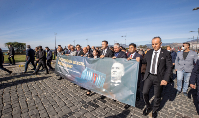 Ata&#039;ya Saygı Yürüyüşü: &quot;Kurduğun gelecek bize emanet”