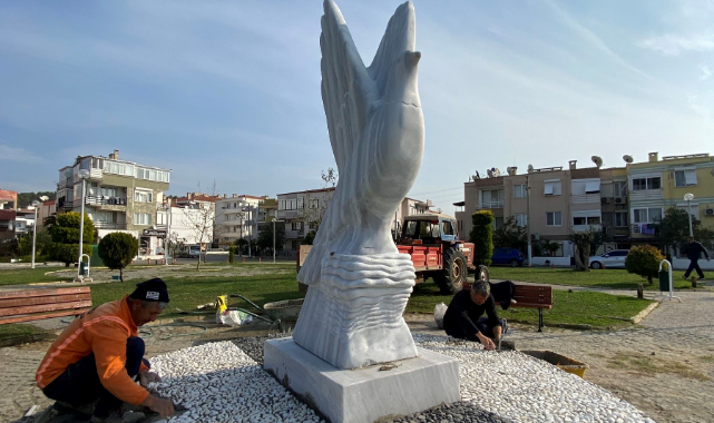 Barış Parkı&#039;nın Simgesi Güvercin Heykeli