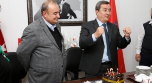 Başkan Batur'dan Örgütle Birliktelik Mesajı