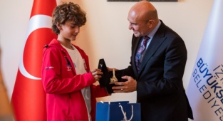 Başkan Soyer İzmirli Şampiyonları Ağırladı