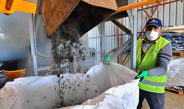 Bitkisel Atıklar Organik Gübreye Dönüşüyor