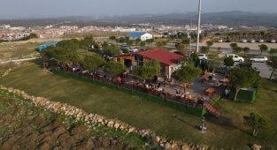 Cennet Tepesi Ayvalıklıların Buluşma Noktası Haline Geldiği