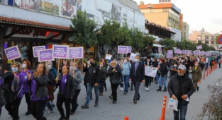 Efes Selçuk'tan "Eşim Değil Eşitimsin" Yürüyüşü