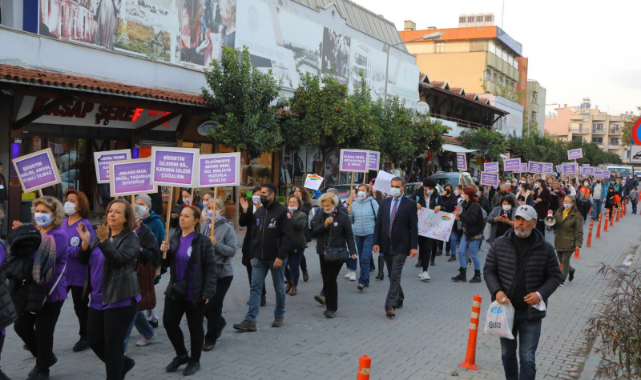 Efes Selçuk&#039;tan &quot;Eşim Değil Eşitimsin&quot; Yürüyüşü