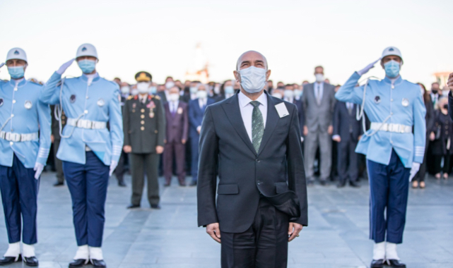 İzmir&#039;de Hayat Ata&#039;ya Saygı İçin Durdu!