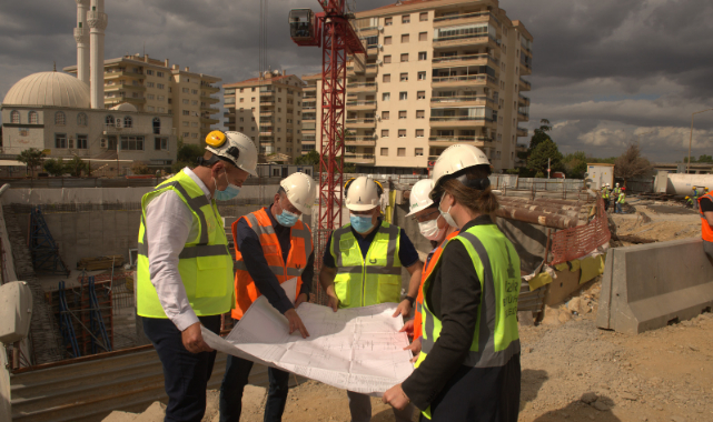 İzmir Demir Ağlarla Örülmeye Devam Ediyor !