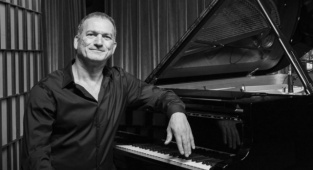 Kerem Görsev'den İzmirlilere Müzik Ziyafeti