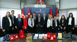 Kılıçdaroğlu Kızılçullu Bilim ve Sanat Merkezi'nin Öğrencileriyle Buluştu