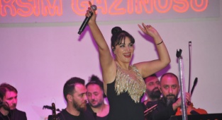 Ünlü Sanatçı Zara Kuşadası’nda!