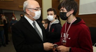 2. İzmir Bilim Olimpiyatları Ödül Töreni Gerçekleştirildi