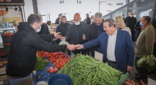 Başkan Batur Vatandaşın Ve Esnafın Derdini Dinledi