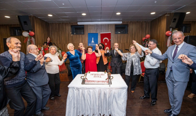 Başkan Soyer Huzurevi Sakinlerinin Yeni Yılını Kutladı