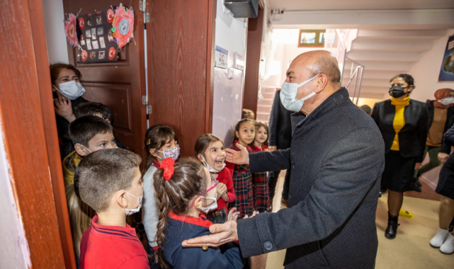 Başkan Soyer’i Duygulandıran Sürpriz