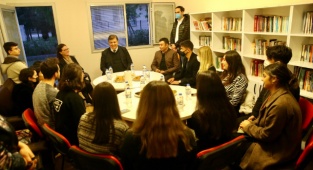 Başkan Tugay, Duyarlı Gençlerle Buluştu