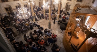Batur: Bu tablo  Konak’ın Zenginliği
