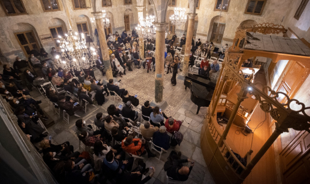 Batur: Bu tablo  Konak’ın Zenginliği