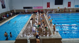 Bergama Belediyesi Yüzme Takımı Başarıya Kulaç Atıyor