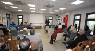 Efes Selçuk Belediyesi'nden Üreticilere Toprak Analiz Desteği